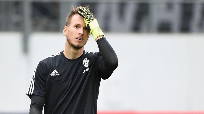 neto-riscaldamento-juventus-luglio-2015-ifa