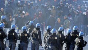 Coppa Italia, due juventini si infiltrano tra gli steward. Falange amputata per un laziale