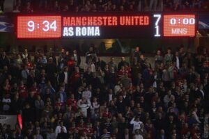 Accadeva dieci anni fa, lo United omaggia il 7-1 contro la Roma – FOTO