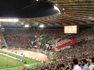 Finale di Coppa Italia: i Viking rovinano la coreografia della Juve – FOTO