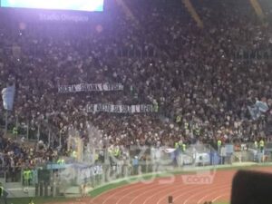 Lo spettacolo della Nord: dall’abbraccio a Candreva al tributo a Totti – Foto e Video
