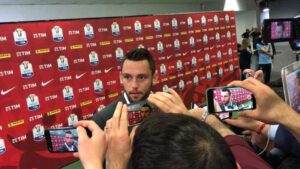 De Vrij amaro: «Dispiace per la squadra e i tifosi. Juve troppo forte, dopo i due gol…» – VIDEO