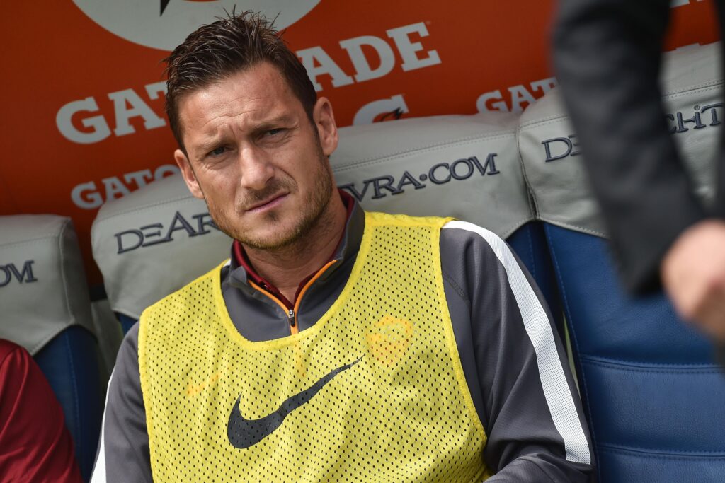 Totti: «Non dimenticherò mai il derby deciso da Di Canio! Sul 26 maggio...» 1 totti panchina roma maggio 2015 ifa