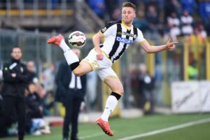 Calciomercato, la Lazio rinnova la fascia: gli obiettivi