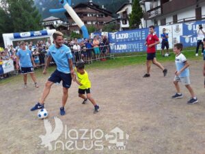 AURONZO DAY 10 – Anderson, L. Alberto e L. Felipe partitella coi piccoli tifosi – FOTO