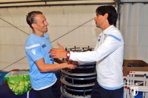 AURONZO DAY 10 – Lucas Leiva arriva in ritiro: «Lazio grande club. Sono molto contento di essere qui» – VIDEO