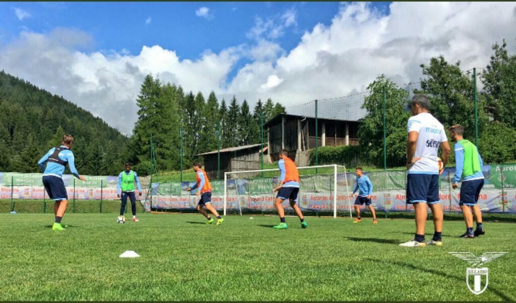 AURONZO DAY 6 - Riunione pre-allenamento tra squadra e staff tecnico. Rossi show in partitella - FOTO 1 photo 2017 07 14 11 18 37