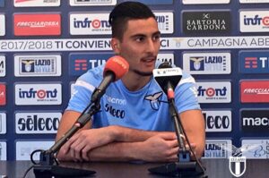 Strakosha a testa bassa: «Lavoro per dimostrare di poter essere il portiere titolare della Lazio»