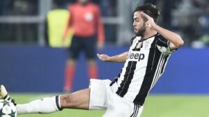 Pjanic: «Anche in classifica manteniamo le distanze» – FOTO