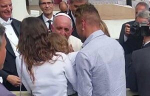 Vaticano, Immobile e famiglia incontrano Papa Francesco – FOTO
