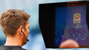 VAR – La tecnologia arriva in Champions, moviola anche nella finale d’Europa League