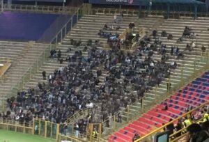 Bologna-Lazio, ma quali cori fascisti? Ecco cosa è accaduto durante il minuto di riflessione – VIDEO