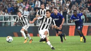 Juventus, Dybala sfida la Lazio per Oriana e CR7