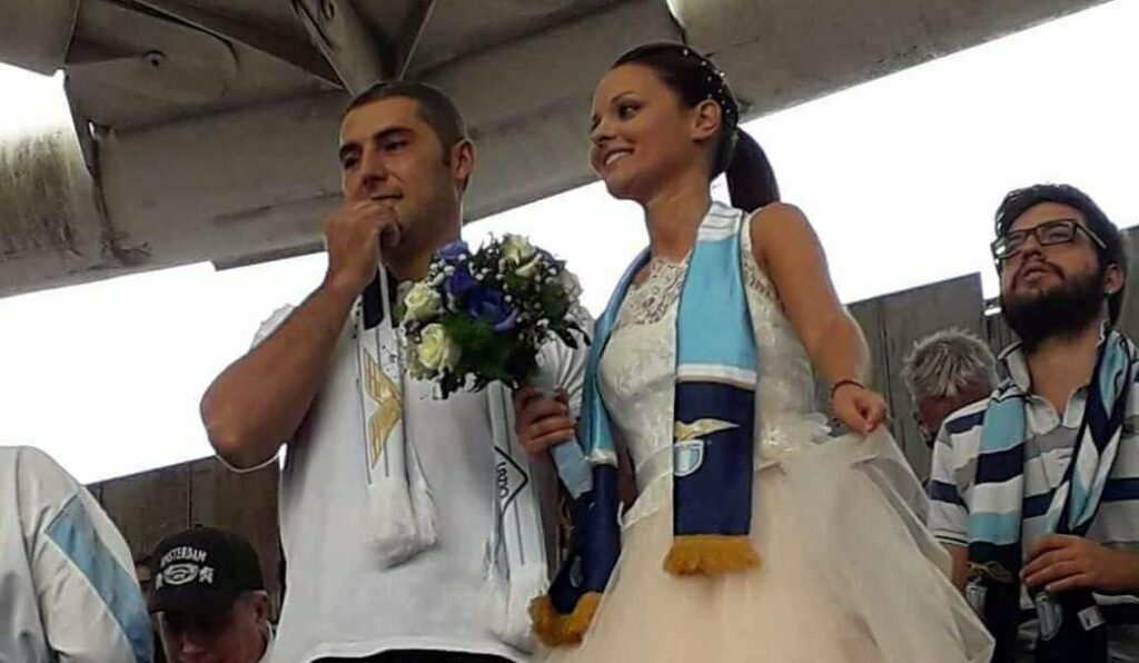 Sposa abbandona il marito e va allo stadio: «Scusate, ma gioca la Lazio» - FOTO 1 lazio sposa