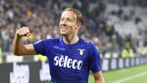 Zulte-Lazio, Leiva imita Mancini: gol da cineteca per il brasiliano – VIDEO