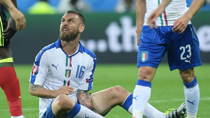 de-rossi-disteso-italia-away-europei-giugno-2016-ifa de rossi italia roma lazio