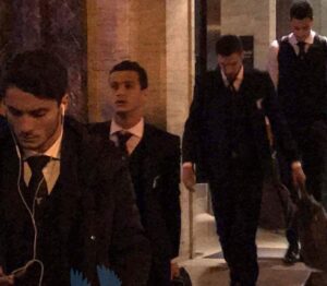 Lazio, la carica dei tifosi biancocelesti fuori l’hotel – FOTO & VIDEO