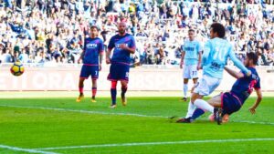 Lazio-arbitri, rapporto ai minimi storici: e la “Tevere Parterre” ironizza – FOTO