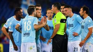 Lazio-Torino, Giacomelli indagato: la Procura Figc apre un fascicolo per la foto con Totti?
