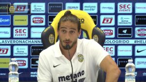 Verona, il ds Fusco: «Caceres può rimanere, non c’è nulla di firmato con la Lazio…»