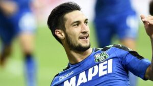 Sassuolo, Mandelli: «Acerbi difensore completo, l’ideale per sostituire de Vrij. Su Politano…»