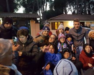 Lazio, campione di solidarietà: i giocatori regalano sorrisi ai ragazzi disabili – FOTO