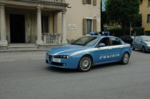 Ancona, 50enne aggredisce il compagno: «Pensi solo alla Roma!»