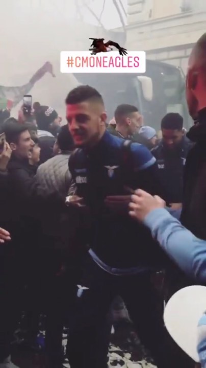giocatori stazione termini tifosi