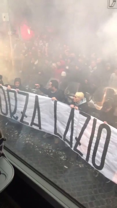 lazio tifosi striscione