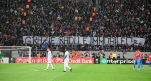 Lazio, oltre la sconfitta: i tifosi dello Steaua ringraziano Radu ed Immobile – FOTO