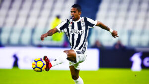Juventus, contro la Lazio 11 tipo con Douglas Costa che scalpita