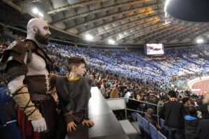 Lazio-Roma, chi erano i due strani personaggi presenti in tribuna? – FOTO