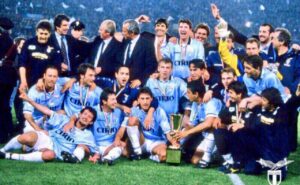Lazio, venti anni fa il trionfo in Coppa Italia: il Milan s’illude, Nesta colpisce  – FOTO