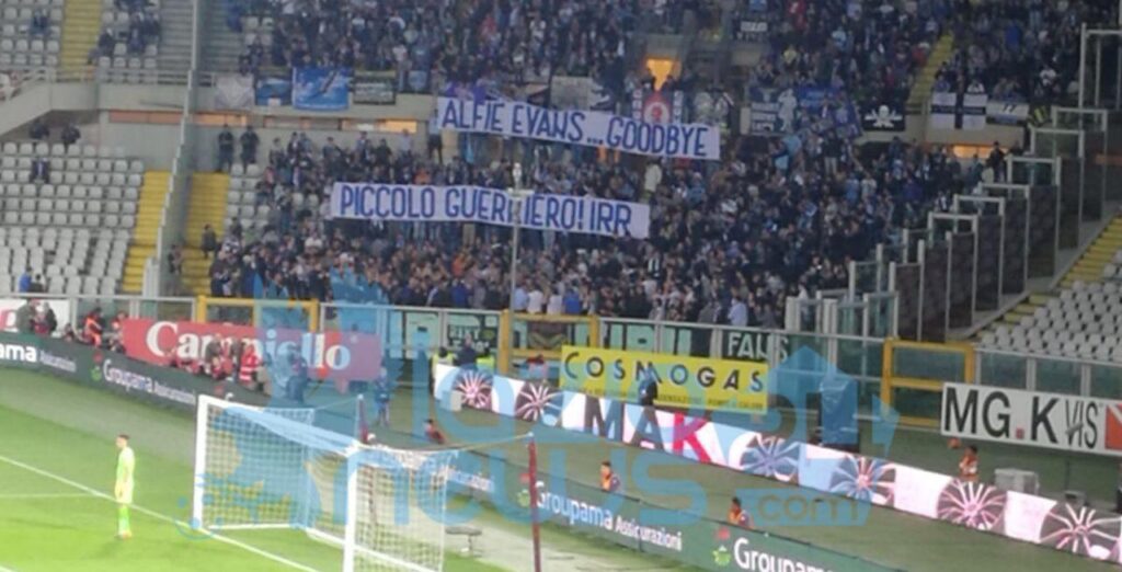 Lo striscione dei laziali a Torino per Alfie Evans: «Goodbye piccolo guerriero!» - FOTO 1 photo 2018 04 29 21 36 32