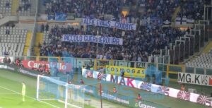 Lo striscione dei laziali a Torino per Alfie Evans: «Goodbye piccolo guerriero!» – FOTO