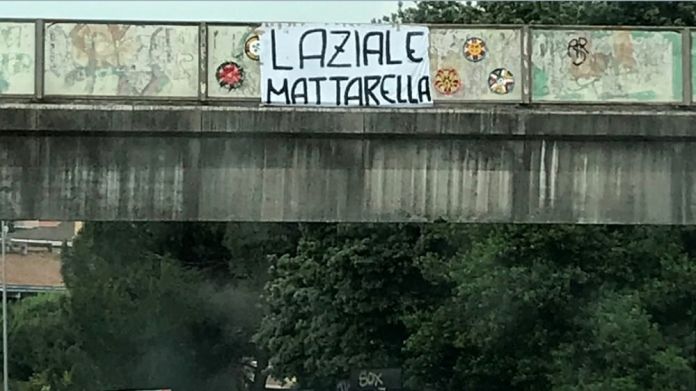 striscione laziale mattarella roma laziale mattarella