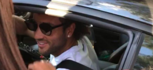 Formello – Felipe Anderson abbandona il centro sportivo, lo aspetta il West Ham. E arriva l’abbraccio emozionante con una tifosa… – VIDEO