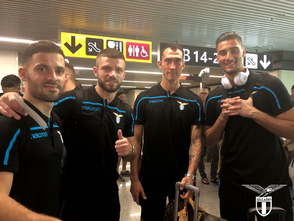 Lazio, squadra in viaggio per Auronzo - FOTO 21 lazio partenza auronzo