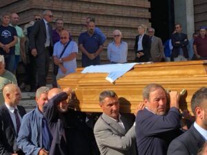 L’ultimo saluto a Mario Facco. Per la Lazio presente Manzini – FOTO
