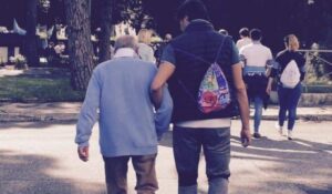 Lazio, una passione per la vita: nonno Carlo a 90 anni in Curva Nord – FOTO