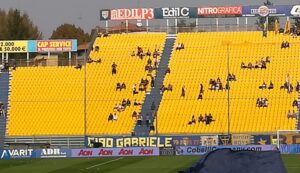 Parma-Lazio, il bello del calcio: i tifosi emiliani ricordano Gabriele Sandri – FOTO