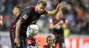 Eintracht Francoforte, Russ: «Conosco la storia di Acerbi e ha tutto il mio rispetto». E sulla Lazio…