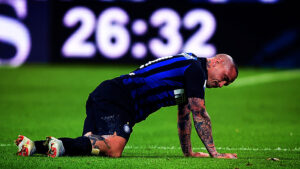 Nainggolan non ti smentisci mai: gestaccio al termine del match con la Lazio – VIDEO
