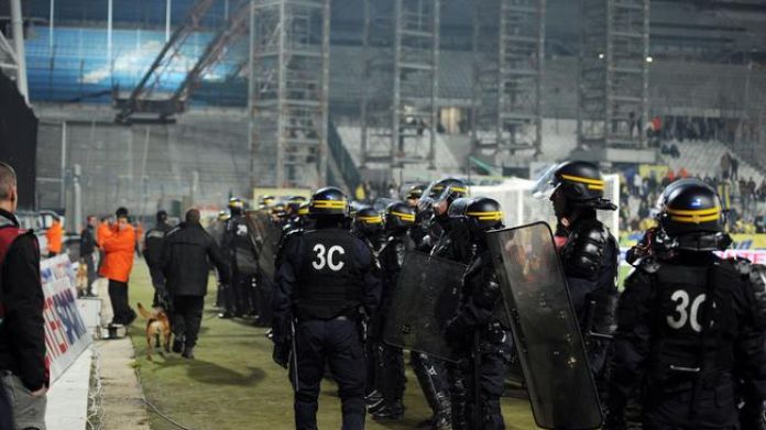 polizia francese marsiglia scontri
