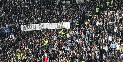 curva nord lazio striscione buffon