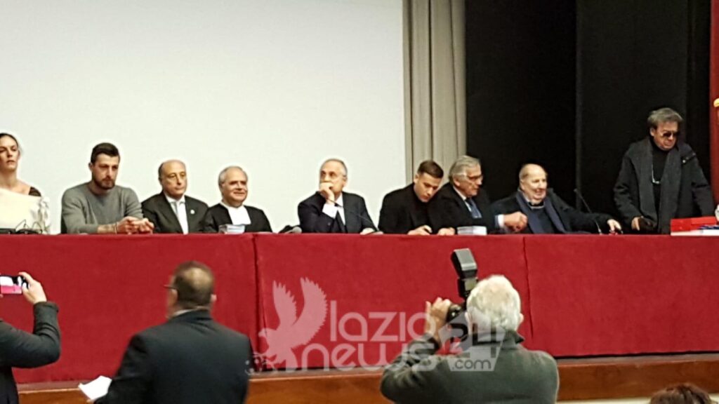 Lazio nelle Scuole / Acerbi: «Mai mollare, bisogna saper reagire!». Murgia: «Lavoriamo per far sorridere i tifosi». Poi Lotito... - Foto & Video 1 2