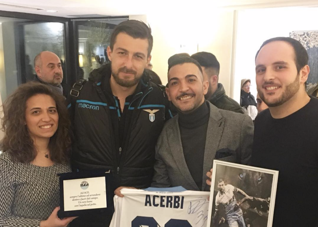 Lazio, Acerbi premiato da Campania Biancoceleste. Il difensore: «Grazie per il riconoscimento» 1 Acerbi