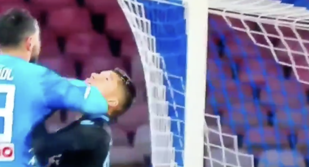 Napoli-Lazio, gomitata di Albiol a Correa in area... E il Var? - VIDEO 1 Napoli
