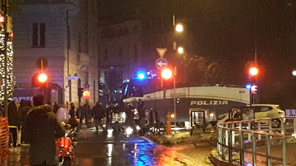 Lazio, scontri tifosi-Polizia a Piazza della Libertà: il comunicato della Questura 1 Scontri Lazio Polizia