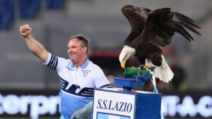 Lazio, buon compleanno al falconiere Juan Bernabè: gli auguri del club